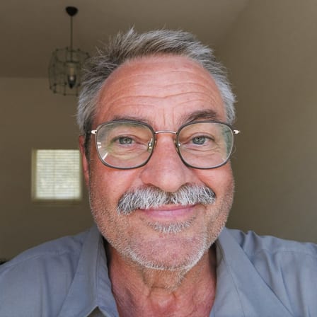 Portrait d'un habitant de Kerlédé ayant comparé ses devis de diagnostic à Saint-Nazaire